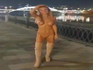 裸体 走 在 该 城市 在 夜晚, 自由 xnnx 移动 成人 夹 夹 | 超碰在线视频