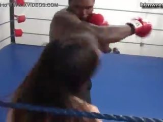 Fekete férfi boksz beast vs apró fehér hölgy ryona