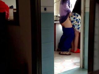 Ķīnieši mammīte uz the virtuve līdz vadīt mp4, pieaugušais video 1d