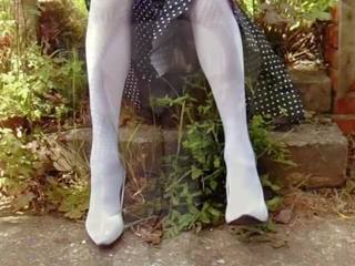 Bianco calze autoreggenti e raso mutandine in il giardino: hd sesso 7d