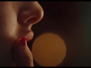 Meganas lapė ir amanda seyfried – lesbietiškas bučinys 4k: x įvertinti filmas c0 | xhamster