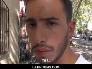 Heteroseksueel latino jonge homo adolescent geneukt voor contant