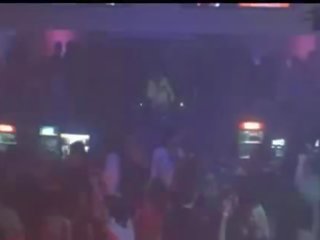 दो रशियन चिक में disco रात क्लब